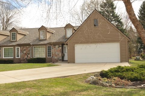 Photo of 3822 S Oakbrook Dr S, Greenfield, WI 53228 (MLS # 1955970)