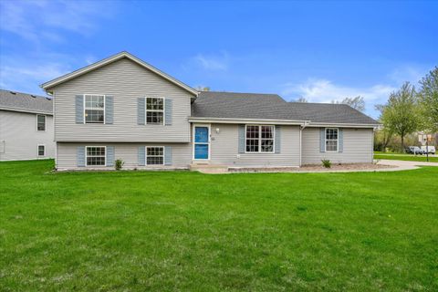 Photo of 164 E Fairfield Dr, Oak Creek, WI 53154 (MLS # 1960555)