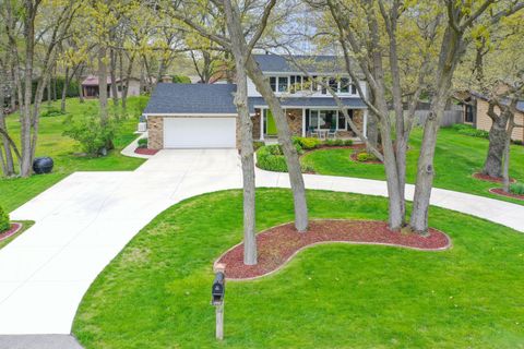 Photo of 8710 Lakeshore Dr, Pleasant Prairie, WI 53158 (MLS # 1961639)