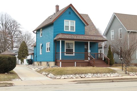 Photo of N88W17170 Main St, Menomonee Falls, WI 53051 (MLS # 1951195)