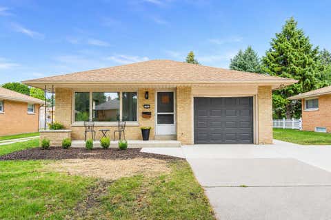 Photo of 2962 S 80th St, West Allis, WI 53219 (MLS # 1973017)