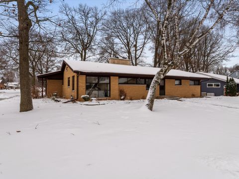 Photo of 1437 Arden Ln, Manitowoc, WI 54220 (MLS # 1944921)
