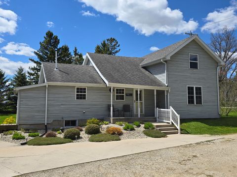 Photo of 323 S Heritage Dr, Oostburg, WI 53070 (MLS # 1960836)