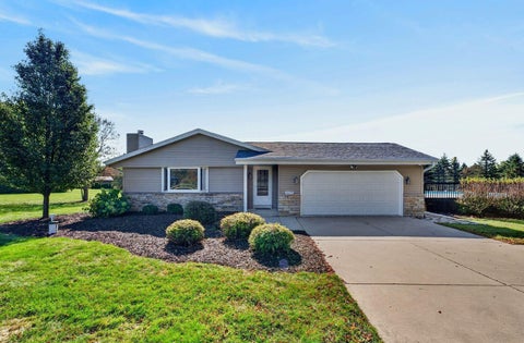 Photo of 4179 Briar Ridge Ln, Richfield, WI 53017 (MLS # 1985144)