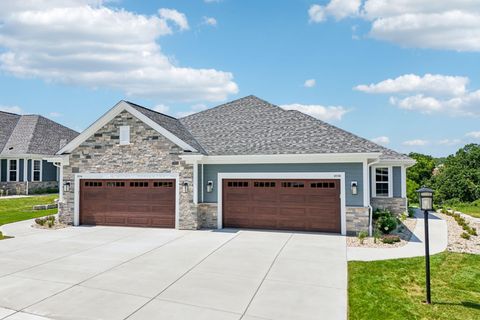 Photo of 2116 Bluestem Dr, Waukesha, WI 53188 (MLS # 1959867)