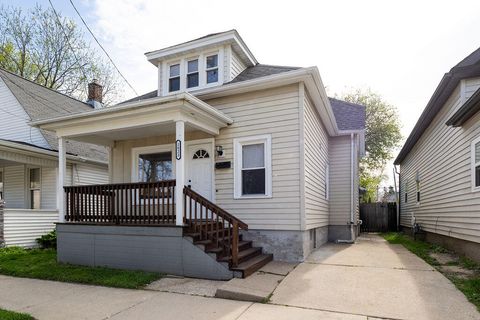 Photo of 1823 Marquette St, Racine, WI 53402 (MLS # 1961360)
