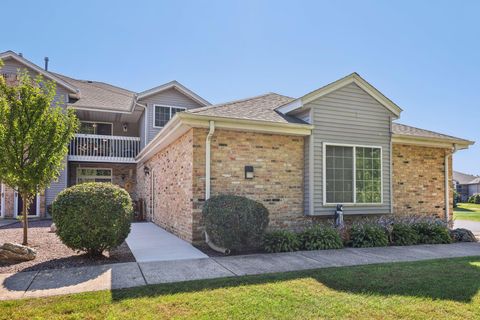 Photo of 9213 S Aspen Dr, Oak Creek, WI 53154 (MLS # 1933336)
