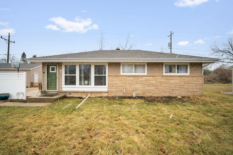 Photo of 601 Edgewood Ave, South Milwaukee, WI 53172 (MLS # 1953628)