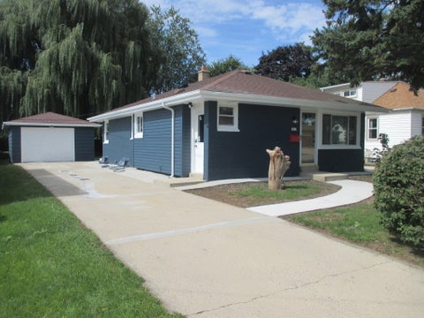 Photo of 5863 S Hately Ave, Cudahy, WI 53110 (MLS # 1981679)