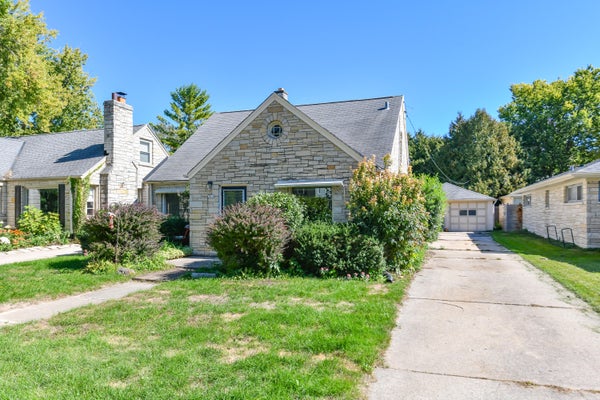 2616 N 96TH ST, MILWAUKEE, WI 53226 - Image f58ff76ff4e37ad31c35e6d6494faded/1447656609