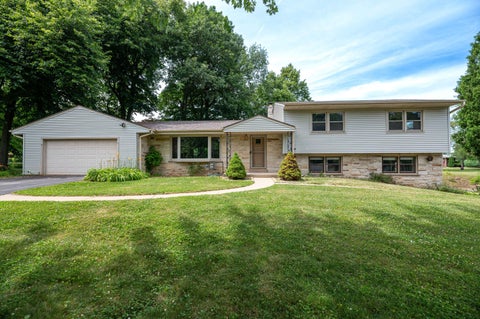 Photo of 12600 W Joliet Cir, New Berlin, WI 53151 (MLS # 1971146)