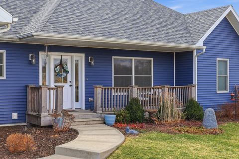 Photo of N7037 Hillside Ct, Richmond, WI 53115 (MLS # 1955715)