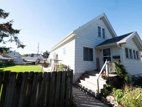 Photo of 2131 S 62nd St, West Allis, WI 53219 (MLS # 1983818)
