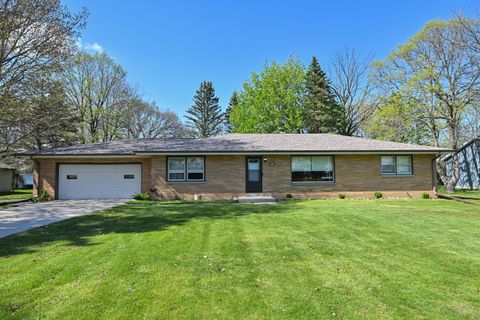 Photo of 500 E Oakwood Rd, Oak Creek, WI 53154 (MLS # 1962000)