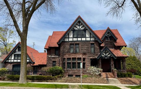 Photo of 2701 N Lake Dr, Milwaukee, WI 53211 (MLS # 1930925)