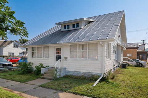 Photo of 1602 Kane St, La Crosse, WI 54603 (MLS # 1978102)
