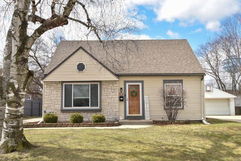Photo of 135 S 81st St, Milwaukee, WI 53214 (MLS # 1954040)
