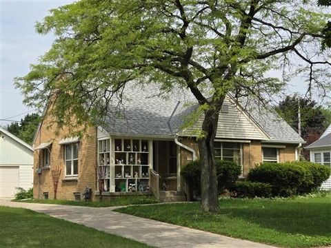 Photo of 5525 N 12th St, Milwaukee, WI 53209 (MLS # 1939377)