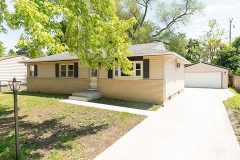 Photo of 2261 Robinson Dr, Beloit, WI 53511 (MLS # 1964246)