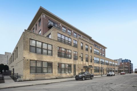 Photo of 1924 N Hubbard St, Milwaukee, WI 53212 (MLS # 1950953)