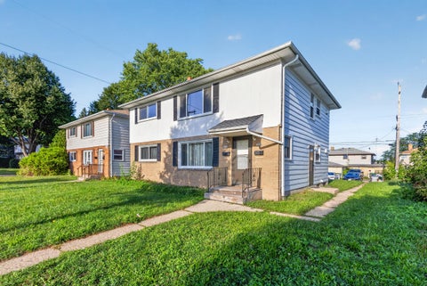 Photo of 5868 N 61st St, Milwaukee, WI 53218 (MLS # 1977138)