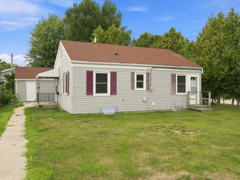 Photo of 904 Raton Ct, Manitowoc, WI 54220 (MLS # 1978108)