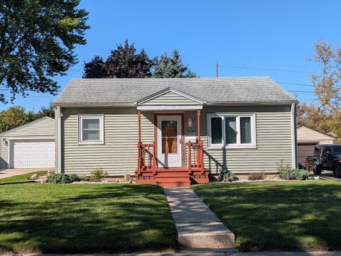 Photo of 4467 S Pennsylvania Ave, Saint Francis, WI 53235 (MLS # 1984335)