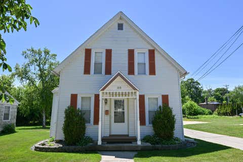 Photo of 215 W Chestnut St, Port Washington, WI 53074 (MLS # 1968756)