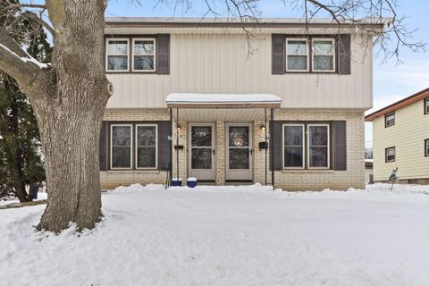 Photo of 8934 W Tripoli Ave, Milwaukee, WI 53228 (MLS # 1953608)