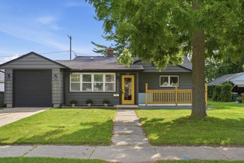 Photo of 839 Lincoln Dr W, West Bend, WI 53095 (MLS # 1976948)