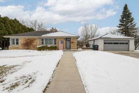 Photo of N87W15675 Belleview Blvd, Menomonee Falls, WI 53051 (MLS # 1949810)