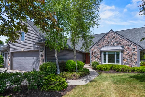 Photo of 2618 W Lake Park Ct, Mequon, WI 53092 (MLS # 1965610)
