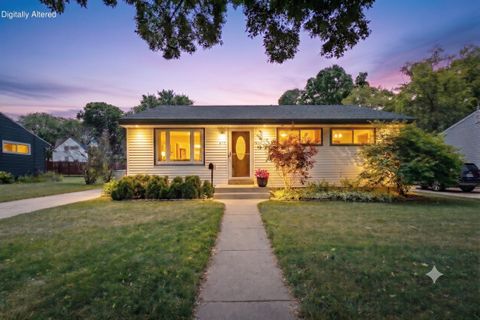 Photo of 843 E Doty Pl, Milwaukee, WI 53207 (MLS # 1971390)