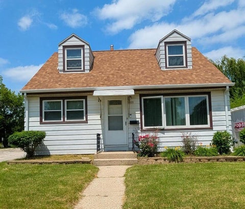 Photo of 5800 W Custer Ave, Milwaukee, WI 53218 (MLS # 1969650)