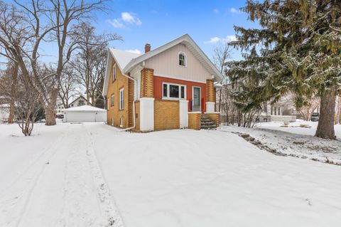 8639 N Deerwood Dr, Brown Deer, WI 53209 - #: 1948057