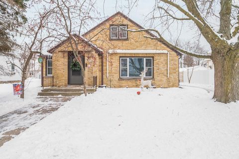 Photo of 2113 S 8th St, Sheboygan, WI 53081 (MLS # 1945189)