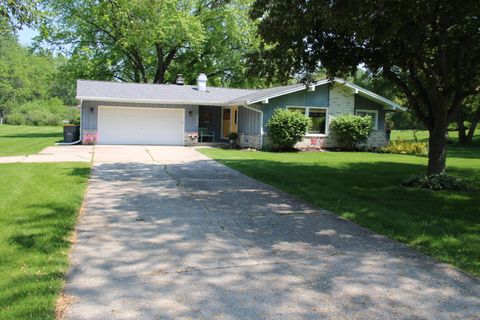 Photo of 11762 N Ridgeway Ave, Mequon, WI 53097 (MLS # 1921565)