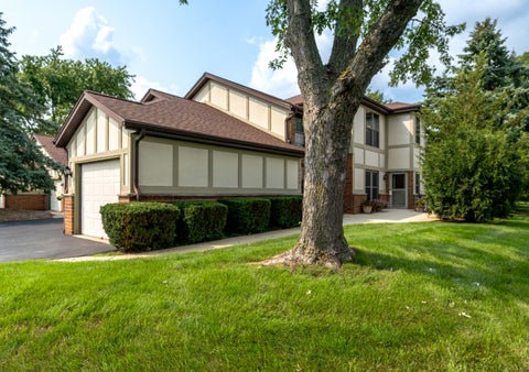 Photo of 8110 S Forest Hills Cir, Franklin, WI 53132 (MLS # 1975515)