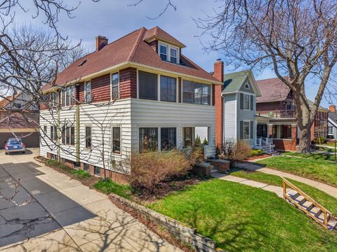 Photo of 3313 N Summit Ave, Milwaukee, WI 53211 (MLS # 1961884)