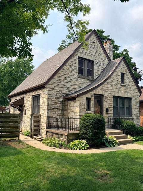 Photo of 2077 S 107th St, West Allis, WI 53227 (MLS # 1977570)