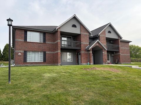 Photo of S75W16775 Jacob Ct, Muskego, WI 53150 (MLS # 1963168)