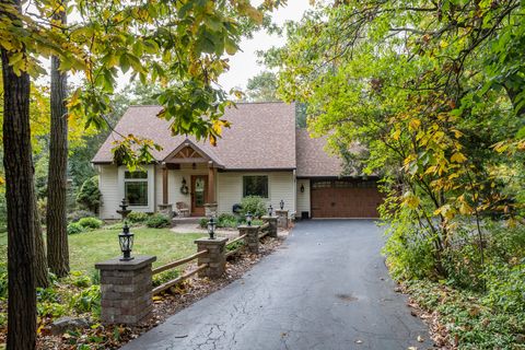 Photo of 177 Evelyn Ave, Delafield, WI 53018 (MLS # 1939414)