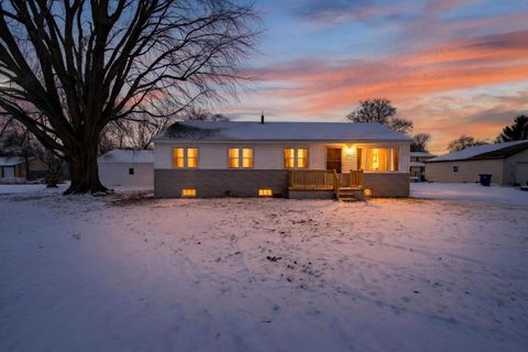 Photo of 992 Home Ave, Fox Crossing, WI 54952 (MLS # 1948202)