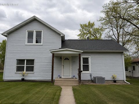 Photo of 305 W Foster St, Tomah, WI 54660 (MLS # 1961216)