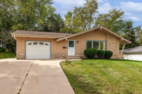 Photo of 1927 Michigan Ave, Waukesha, WI 53188 (MLS # 1982116)