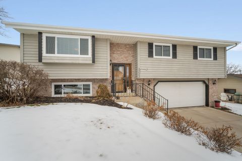 Photo of 3222 Windsor Pl, West Bend, WI 53090 (MLS # 1950133)