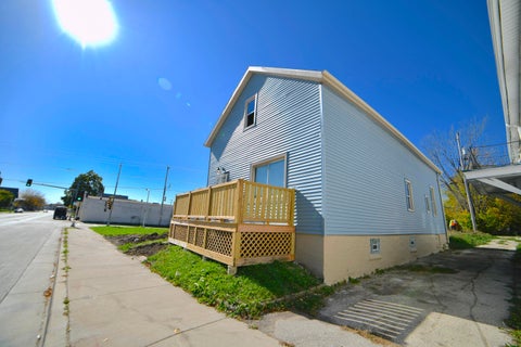 Photo of 2513 N Teutonia Ave, Milwaukee, WI 53206 (MLS # 1984759)