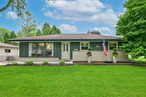 Photo of N93W17169 Grand Ave, Menomonee Falls, WI 53051 (MLS # 1924174)