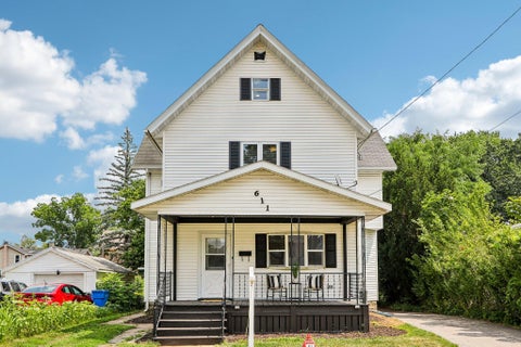 Photo of 611 S 8th St, Watertown, WI 53094 (MLS # 1976071)