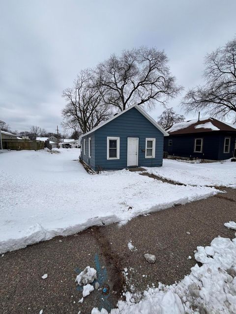 Photo of 825 George St, La Crosse, WI 54603 (MLS # 1951215)